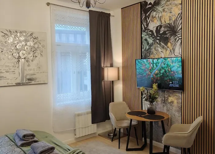 Quiet Apartment With Great Views